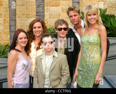 26. Mai 2004 - Hollywood, Kalifornien, US - K37537EG. DSDS FINALE-ANKÜNFTE AM KODAK THEATRE HOLLYWOOD UND HIGHLAND, HOLLYWOOD, CALIFORNIA.05/26/2004.  / 2004.CAST QUINTUPLETS (Kredit-Bild: © Ed Geller/Globe Photos/ZUMAPRESS.com) Stockfoto