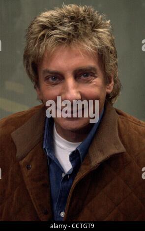 1. Oktober 2003 - New York, New York, US - K33188JKRON. NBC heute SHOW TOYOTA Konzertreihe IN ROCKEFELLER PLAZA in den NBC STUDIOS, NEW YORK New York.10/01/2003.  / 2003.BARRY MANILOW (Kredit-Bild: © John Krondes/Globe Photos/ZUMAPRESS.com) Stockfoto