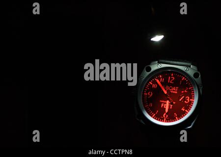 23. März 2010 wird auf dem Messestand an der Baselworld 2010 Uhren- und Schmuck-Show am 23. März 2010 in Basel, Schweiz - Basel, Schweiz - A u-Boot Uhr angezeigt. Luxus-Uhrenhersteller gehen zurück zu den Wurzeln mit klassischen Designs als Akteure aus der Industrie an der weltweit größten Watch fair Krieg Stockfoto