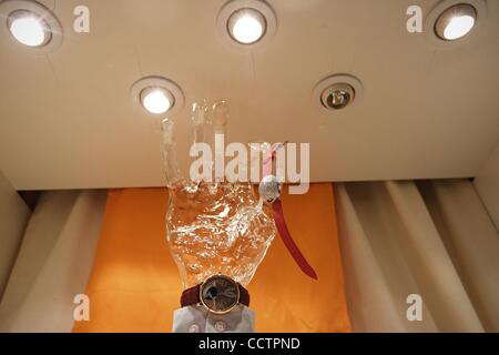 Ein Sven Andersen Uhren werden auf dem Messestand an der Baselworld 2010 Uhren- und Schmuck-Show am 23. März 2010 in Basel, Schweiz. Luxus-Uhrenhersteller gehen zurück zu den Grundlagen mit klassischen Designs, wie Akteure aus der Industrie an der weltweit größten Uhrenmesse am 17. März warnte, dass die " Stockfoto