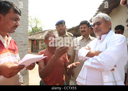 Nitish Kumar, aktuelle Hauptminister von Bihar; auf einer Straße Reise in Champaran in Nord-Bihar. Stockfoto