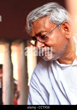 Nitish Kumar, aktuelle Hauptminister von Bihar; auf einer Straße Reise in Champaran in Nord-Bihar. Stockfoto