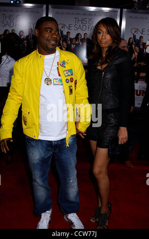 12. April 2010 - Hollywood, Kalifornien, USA - TRACY MORGAN & DATE.the Welt-Premiere von "Death At A Funeral'' Held am Arclight Theater In Hollywood, CA. 12.04.10. 2010.I15175PR (Kredit-Bild: © Phil Roach/Globe Photos/ZUMApress.com) Stockfoto