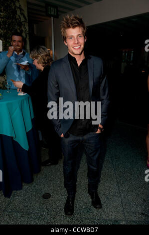 24. Mai 2010 - Beverly Hills, Kalifornien, USA - HUNTER PARRISH stellt bei Lionsgate Poolparty (Credit-Bild: © Lisa Rose/ZUMApress.com) Stockfoto