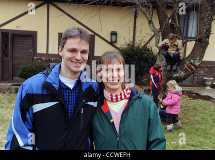 Morristown, Tennessee, USA--hat In einem ersten Art Gehäuse, ein Bundesrichter Einwanderung eine deutsche Familie politisches Asyl basierend auf Regierung Verfolgung gewährt.  Uwe Romeike, Musiklehrer, seiner Frau Hannelore und ihre fünf Kinder floh Verfolgung von deutschen Behörden über Homeschooling in Stockfoto