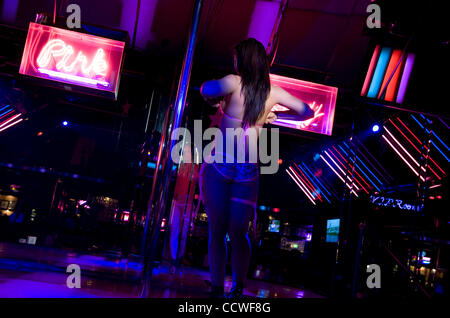 Atlanta, GA--CYNDEE WOODS, 21 jährige Tänzerin bei Pink Pony-Strip-Club in Atlanta für Tipps für drei Jahre tanzt. MODEL Release © Robin Nelson Stockfoto