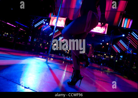 Atlanta, GA--CYNDEE WOODS, 21 jährige Tänzerin bei Pink Pony-Strip-Club in Atlanta für Tipps für drei Jahre tanzt. MODEL Release © Robin Nelson Stockfoto