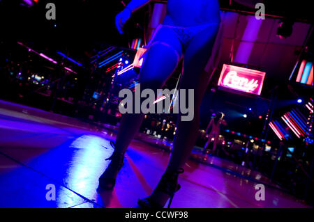 Atlanta, GA--CYNDEE WOODS, 21 jährige Tänzerin bei Pink Pony-Strip-Club in Atlanta für Tipps für drei Jahre tanzt. MODEL Release © Robin Nelson Stockfoto