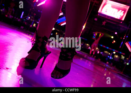 Atlanta, GA--CYNDEE WOODS, 21 jährige Tänzerin bei Pink Pony-Strip-Club in Atlanta für Tipps für drei Jahre tanzt. MODEL Release © Robin Nelson Stockfoto