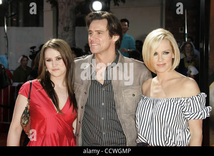 8. März 2008 - Westwood, Kalifornien, USA - Schauspieler JIM CARREY (Mitte), Tochter JANE CARREY und Schauspielerin JENNY McCARTHY in der "Dr. Seuss' Horton Hears A Who" Welt-Premiere am Theater in Westwood Village statt. (Kredit-Bild: © Lisa O'Connor/ZUMA Press) Stockfoto