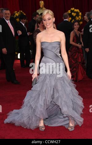 7. März 2010 kommt - Hollywood, Kalifornien, USA - ELIZABETH BANKS für die 82. Academy Awards-Show. (Credit: © Lisa O'Connor/ZUMA Press) Stockfoto