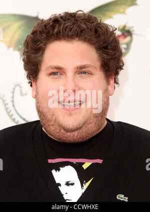 21. März 2010 statt - Universal City, Kalifornien, USA - Schauspieler JONAH HILL ankommen, die "Wie zu Train Your Dragon" Los Angeles Premiere im Gibson Amphitheatre. (Kredit-Bild: © Lisa O'Connor/ZUMA Press) Stockfoto