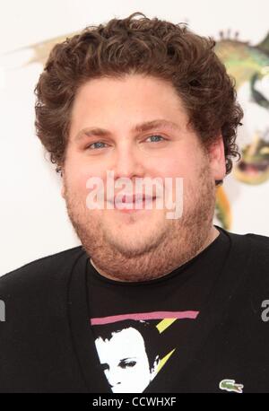 21. März 2010 statt - Universal City, Kalifornien, USA - Schauspieler JONAH HILL ankommen, die "Wie zu Train Your Dragon" Los Angeles Premiere im Gibson Amphitheatre. (Kredit-Bild: © Lisa O'Connor/ZUMA Press) Stockfoto