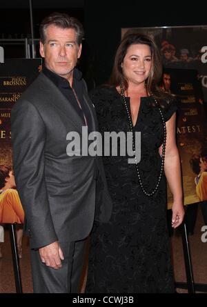 25. März 2010 abgehaltenen Linwood Dunn - Hollywood, Kalifornien, USA - Schauspieler PIERCE BROSNAN & Frau KEELY Ankunft in "The Greatest" Los Angeles Premiere. (Kredit-Bild: © Lisa O'Connor/ZUMA Press) Stockfoto