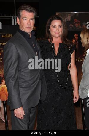 25. März 2010 abgehaltenen Linwood Dunn - Hollywood, Kalifornien, USA - Schauspieler PIERCE BROSNAN & Frau KEELY Ankunft in "The Greatest" Los Angeles Premiere. (Kredit-Bild: © Lisa O'Connor/ZUMA Press) Stockfoto