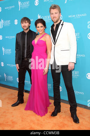 18. April 2010 statt in der MGM Grand Garden - Las Vegas, Nevada, USA - LADY ANTEBELLUM ankommen, 45. Annual Academy of Country Music Awards. (Kredit-Bild: © Lisa O'Connor/ZUMA Press) Stockfoto