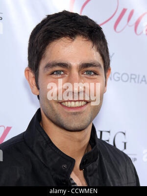 27. April 2010 abgehaltenen Beso - Hollywood, Kalifornien, USA - Schauspieler ADRIAN GRENIER, Eva Longoria Parker, Host Fragrance Launch Event anreisen. (Kredit-Bild: © Lisa O'Connor/ZUMA Press) Stockfoto