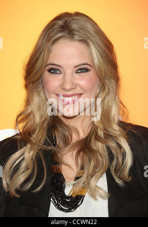 15. Mai 2010 kommt - Burbank, Kalifornien, USA - ASHLEY BENSON bei Disney und ABC Television Group Sommer Presse Festmahl bei ABC in Burbank. (Kredit-Bild: © Lisa O'Connor/ZUMA Press) Stockfoto