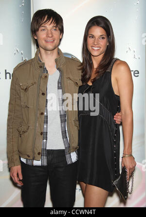 15. Mai 2010 kommen - Burbank, Kalifornien, USA - GREG SMITH und MISSY PEREGRYM zu Disney und ABC Television Group Sommer Presse Festmahl bei ABC in Burbank. (Kredit-Bild: © Lisa O'Connor/ZUMA Press) Stockfoto