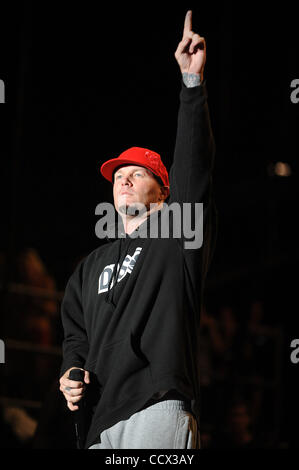 23. Mai 2010 - Columbus, Ohio; USA - führt Sänger FRED DURST der Band Limp Bizkit live als Teil des Felsens auf dem Bereich Musik-Festival 2010.  Das vierte jährliche Festival zieht Tausende von Musikfans zu sehen, eine Vielzahl von Künstler auf drei verschiedenen Bühnen über zwei Tage an der Columbus Crew Stockfoto