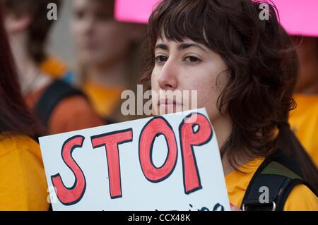 10. März 2010 - Austin, Texas, USA - A Student Demonstrant hält ein Schild während einer Pressekonferenz vor dem William Travis Gebäude. Mitglieder der Texas State Board Of Education versuchen, hash, was sollte und sollte nicht in den Lehrbüchern Sozialkunde von 4,7 Millionen Studenten in Texa Stockfoto