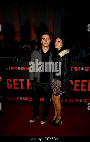 25. Mai 2010 - statt Hollywood, Kalifornien, USA - Zac Efron und Vanessa Hudgens während der Premiere des neuen Films von Universal Bilder bekommen ihn zu der griechischen, im griechischen Theatre, am 25. Mai 2010, in Los Angeles... 2010.K65086MGE (Kredit-Bild: © Michael Germana/Globe Photos/ZUMApress.com) Stockfoto