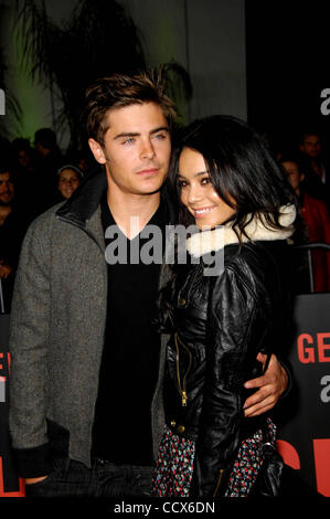 25. Mai 2010 - statt Hollywood, Kalifornien, USA - Zac Efron und Vanessa Hudgens während der Premiere des neuen Films von Universal Bilder bekommen ihn zu der griechischen, im griechischen Theatre, am 25. Mai 2010, in Los Angeles... 2010.K65086MGE (Kredit-Bild: © Michael Germana/Globe Photos/ZUMApress.com) Stockfoto