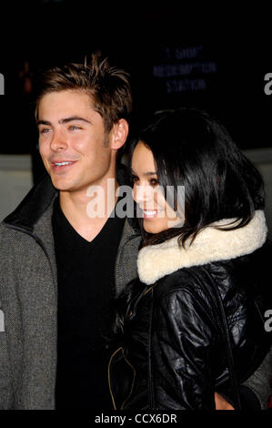 25. Mai 2010 - statt Hollywood, Kalifornien, USA - Zac Efron und Vanessa Hudgens während der Premiere des neuen Films von Universal Bilder bekommen ihn zu der griechischen, im griechischen Theatre, am 25. Mai 2010, in Los Angeles... 2010.K65086MGE (Kredit-Bild: © Michael Germana/Globe Photos/ZUMApress.com) Stockfoto