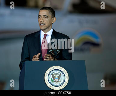 Mar 31,2010 - Andrews Air Force Base in Maryland USA - In einer Rede zur Energiesicherheit, Präsident Obama seine Pläne Mittwoch um große Schwaden des US-Küstengewässern in den Atlantischen Ozean und dem Golf von Mexiko, Öl und Erdgas bohren zu öffnen.   Obama machte diese Bemerkung bei einem Auftritt mit Inte Stockfoto