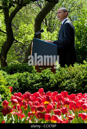Apr spricht 9,2010 - Washington, District Of Columbia USA - Präsident Barack Obama vor der Presse in der Rose Garden im Weißen Haus kurz nach seiner Rückkehr aus Prag am Donnerstag wo er einen Staatsvertrag Wahrzeichen nukleare Abrüstung mit russischen Präsidenten Dmitry Medvedev, die ihre zwei Na Schrägstriche Stockfoto