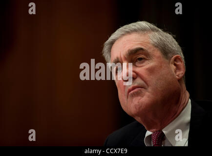 Apr 15,2010 - Washington, District Of Columbia USA - FBI-Direktor Robert Mueller bezeugt vor dem Mittel-Unterausschuss für Handel, Justiz und Wissenschaft im Rahmen einer Anhörung über den Haushaltsentwurf 2011 für das Federal Bureau of Investigation. (Bild Kredit: Pete Marovich/ZUMApress.com ©) Stockfoto