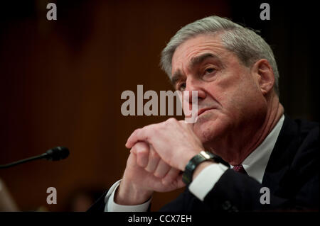 Apr 15,2010 - Washington, District Of Columbia USA - FBI-Direktor Robert Mueller bezeugt vor dem Mittel-Unterausschuss für Handel, Justiz und Wissenschaft im Rahmen einer Anhörung über den Haushaltsentwurf 2011 für das Federal Bureau of Investigation. (Bild Kredit: Pete Marovich/ZUMApress.com ©) Stockfoto