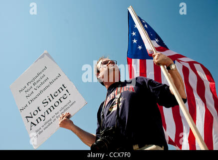 Apr 15,2010 - Washington, District Of Columbia USA - Tausende von Tea-Party-Aktivisten aus über dem Land versammelten sich am Freiheit Plaza in Washington, D.C. am Steuer eine Anti-Steuer-Rallye zu halten. (Kredit-Bild: © Pete Marovich/ZUMA Press) Stockfoto