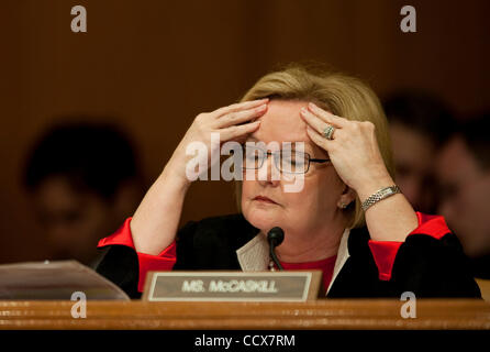 Apr hört 27,2010 - Washington, District Of Columbia USA - Senator Claire McCaskill als Goldman Sachs Führungskräfte Repond auf Fragen während einer Governmental Affairs and Homeland Security Unterausschuss Anhörung am Dienstag. (Bild Kredit: Pete Marovich © Bilder) Stockfoto