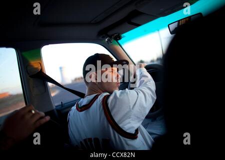 4. Mai 2010 - Antriebe Moses Lake, Washington, USA - DYLAN, eine prospektive Mitglied der Bande Marijuanos, um mit anderen Gangstern. (Kredit-Bild: © Mike Kane/ZUMAPRESS.com) Stockfoto