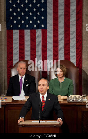 20. Mai 2010 Adressen - Washington, District Of Columbia, USA, - mexikanischen Präsidenten Felipe Calderon Gesetzgeber während ein gemeinsamen Sitzung des Kongresses in der Haus-Kammer am Donnerstag. (Kredit-Bild: © Pete Marovich/ZUMA Press) Stockfoto