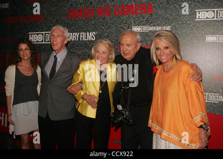 1. Juni 2010 premiere - New York, New York, USA - HBO Documentary Films '' Smash seine Kamera '' im Museum of Modern Art in New York City am 01.06.2010. 2010.Leon GAST, RON GALELLA, LIZ SMITH und SHEILA NEVINS. K65110RM (Kredit-Bild: © Rick Mackler/Globe Photos/ZUMApress.com) Stockfoto