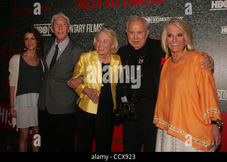 1. Juni 2010 premiere - New York, New York, USA - HBO Documentary Films '' Smash seine Kamera '' im Museum of Modern Art in New York City am 01.06.2010. 2010.Leon GAST, RON GALELLA, LIZ SMITH und SHEILA NEVINS. K65110RM (Kredit-Bild: © Rick Mackler/Globe Photos/ZUMApress.com) Stockfoto