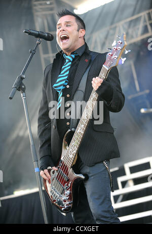 22. Mai 2010 - Columbus, Ohio; USA - Sänger / Bass-Gitarrist JOHN COOPER Band SKILLET live als Teil des Felsens auf dem Bereich Musikfestival 2010 führt.  Das vierte jährliche Festival locken Tausende von Musikfans zu sehen eine Vielzahl von Künstler auf drei verschiedenen Bühnen an zwei Tagen in der Stockfoto