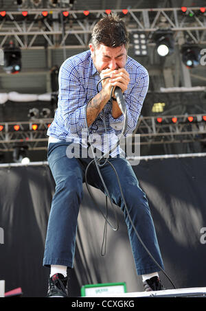 22. Mai 2010 - Columbus, Ohio; USA - Sänger CHINO MORENO von der Band The Deftones tritt als Teil des Felsens auf dem Bereich Musik-Festival 2010.  Das vierte jährliche Festival zieht Tausende von Musikfans zu sehen, eine Vielzahl von Künstler auf drei verschiedenen Bühnen über zwei Tage an der Columbus-Cr Stockfoto