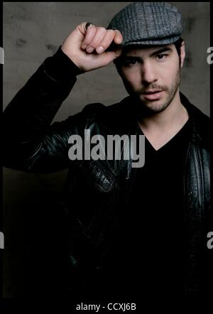29. April 2010 - nominiert Los Angeles, Kalifornien, USA - Französisch Schauspieler TAHAR RAHIM, Star des 2010 Oscar-Film "Ein Prophet" bei Porträt-Sitzung in Los Angeles. (Kredit-Bild: © Brian Lowe/ZUMA Press) Stockfoto