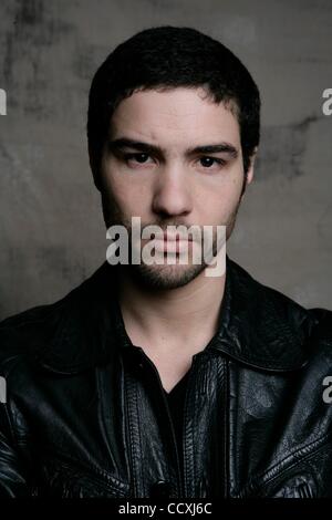 29. April 2010 - nominiert Los Angeles, Kalifornien, USA - Französisch Schauspieler TAHAR RAHIM, Star des 2010 Oscar-Film "Ein Prophet" bei Porträt-Sitzung in Los Angeles. (Kredit-Bild: © Brian Lowe/ZUMA Press) Stockfoto