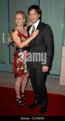 15. März 2010 - Los Angeles, California, Vereinigte Staaten von Amerika - JENNIE GARTH, PETER FACINELLI besucht die Academy Of Television Arts & Sciences präsentiert einen Abend mit '' Nurse Jackie'' Held im Leonard H. Goldenson Theatre In North Hollywood, CA. 15.03.2010. 2010.K64477LONG. (Kredit-Bild: © D. Long/Gl Stockfoto