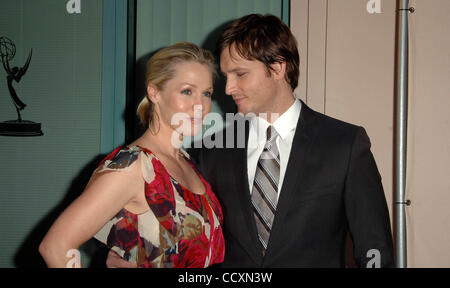 15. März 2010 - Los Angeles, California, Vereinigte Staaten von Amerika - JENNIE GARTH, PETER FACINELLI besucht die Academy Of Television Arts & Sciences präsentiert einen Abend mit '' Nurse Jackie'' Held im Leonard H. Goldenson Theatre In North Hollywood, CA. 15.03.2010. 2010.K64477LONG. (Kredit-Bild: © D. Long/Gl Stockfoto