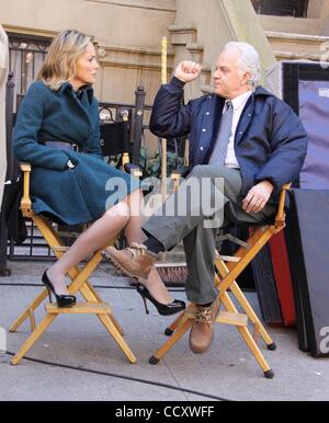 17. März 2010 - New York, New York, USA - Schauspielerin SHARON STONE auf dem Film set für die TV-Serie "Law &amp; Order: Special Victims Unit befindet sich in Harlem. (Kredit-Bild: © Nancy Kaszerman/ZUMA Press) Stockfoto