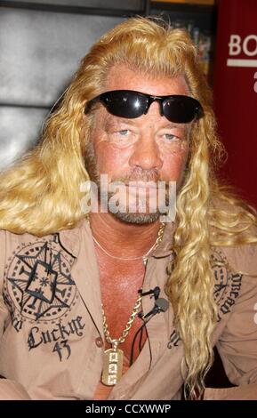 19. März 2010 - New York, New York, USA - DUANE CHAPMAN aka "Dog the Bounty Hunter" sein neues Buch fördert "Wo Barmherzigkeit ist Barmherzigkeit gezeigt" statt im Grenzen Bücher Wall Street. (Kredit-Bild: © Nancy Kaszerman/ZUMA Press) Stockfoto