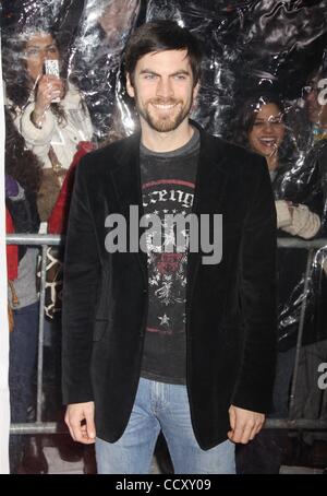 1. März 2010 - New York, New York, USA - Schauspieler WES BENTLEY besucht die New Yorker Premiere von 'Remember Me' im Paris Theatre statt. (Kredit-Bild: © Nancy Kaszerman/ZUMA Press) Stockfoto