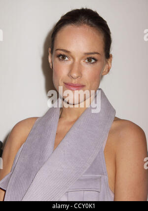 Schauspielerin ALICJA BACHLEDA besucht die NY-Premiere von "ONDINE" bei TPAC während der 9. Annual Tribeca Film Festival statt. Stockfoto