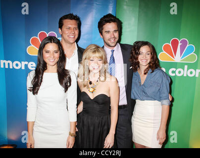 (L-R) Darsteller OLIVIA MUNN, MARY ELIZABETH ELLIS, CHRISTINE WOODS, HAYES MACARTHUR und DAVID WALTON besuchen die NBC im Voraus im New York Hilton Hotel. Stockfoto