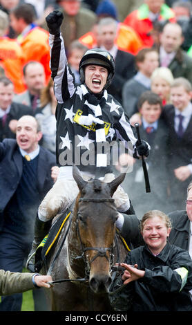 Mcc0021383 Paddy Brennan auf kaiserliche Commabder, Gewinner Cheltenham Festival Gold Cup 2010. 19.03.2010 Stockfoto